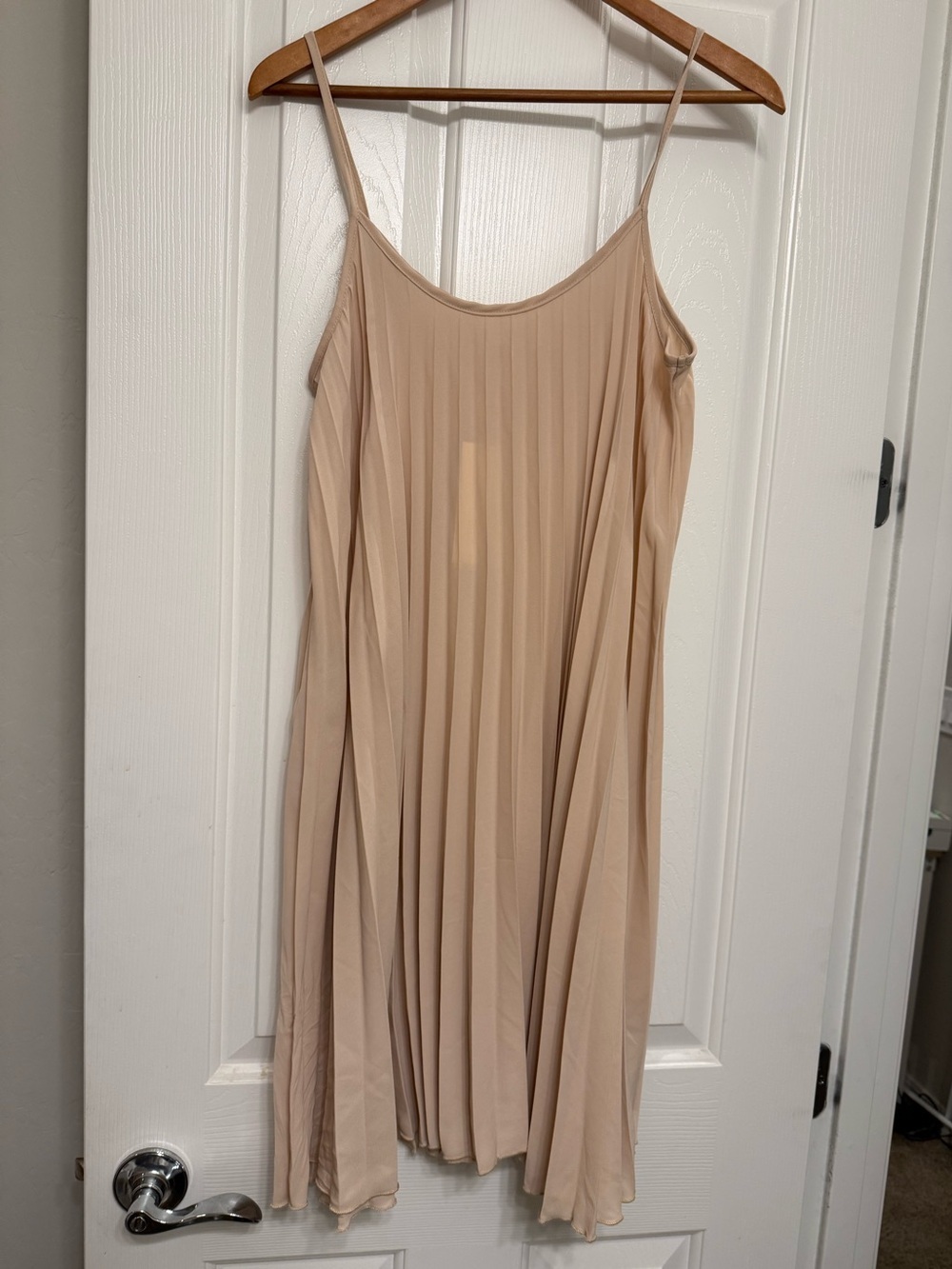 See You Monday Beige Pleated Slip Dress Large NWT Flirty Swing)